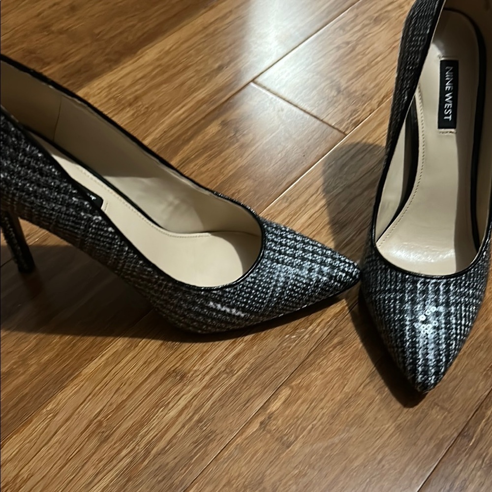 Nine West Black and White Heels with Classic Design Women’s Size 8 Pumps Heels - Picture 16 of 16